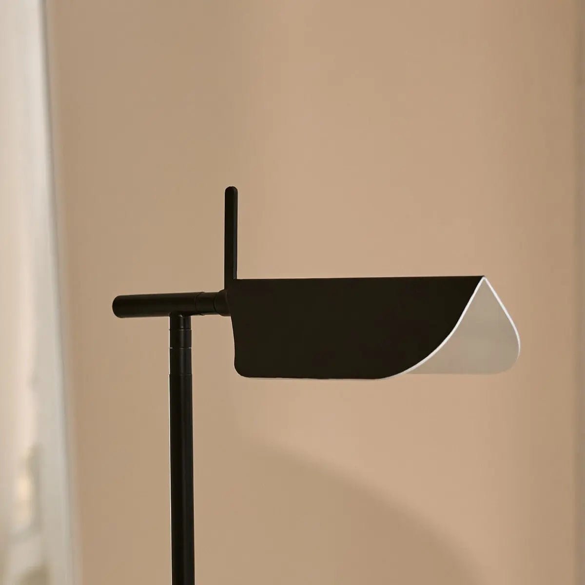 zwarte design bureaulamp lampenkap