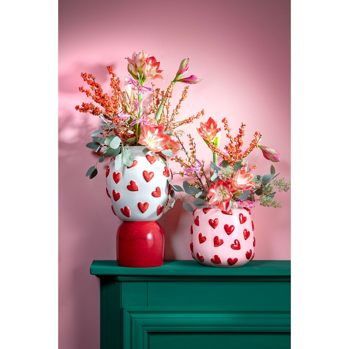 vaas met hartjes met bloemen