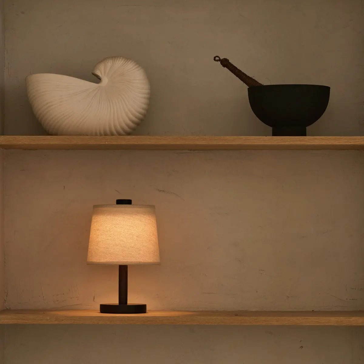 Kleine lampenkap lamp in kast