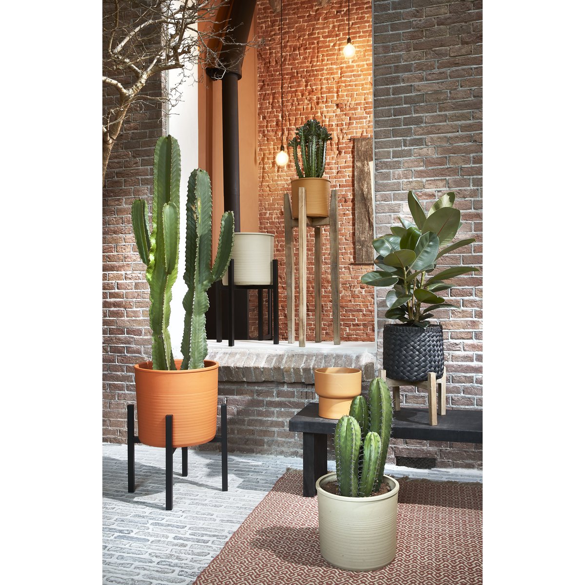 Grote plantenstandaard met bloempot