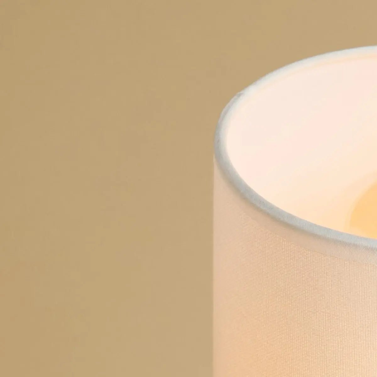 Lamp met lampenkap stof materiaal