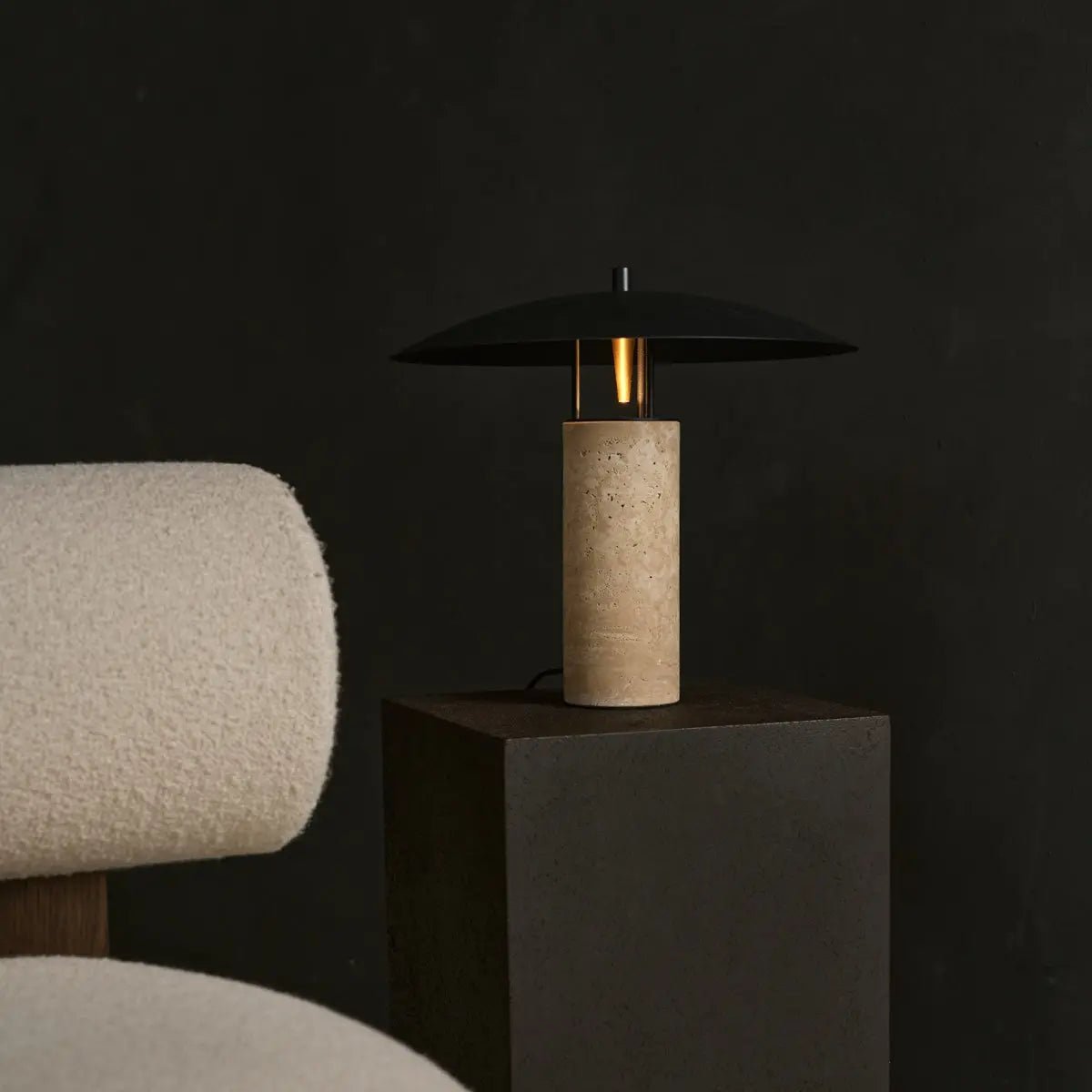 design Lamp in japanse stijl zwarte achtergrond