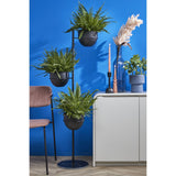 Hoge plantenhouder met planten