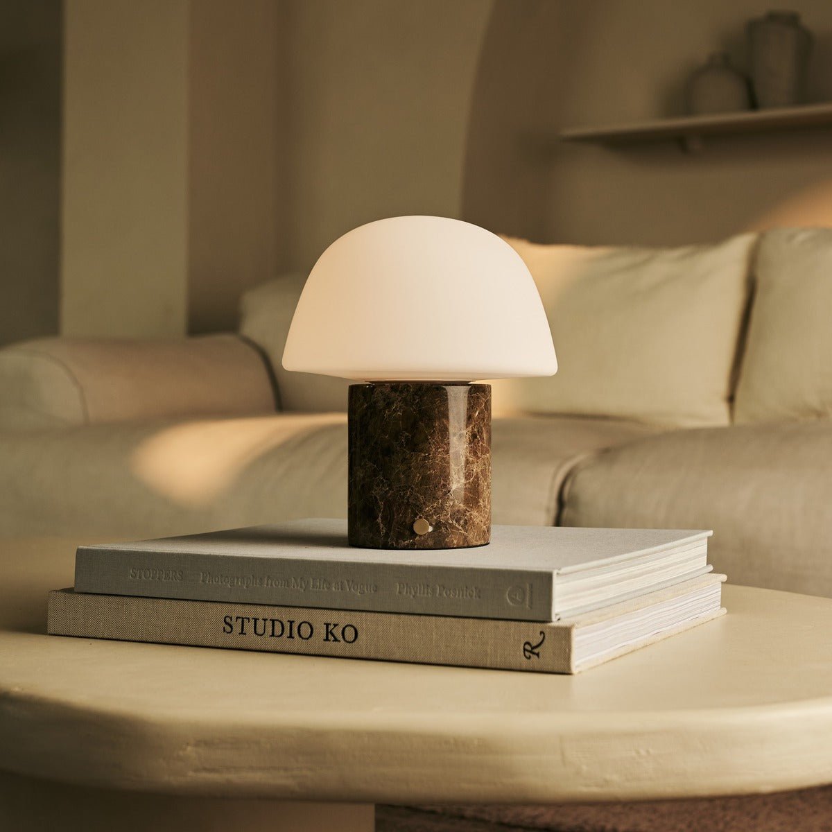 lamp bruin marmer  op boeken