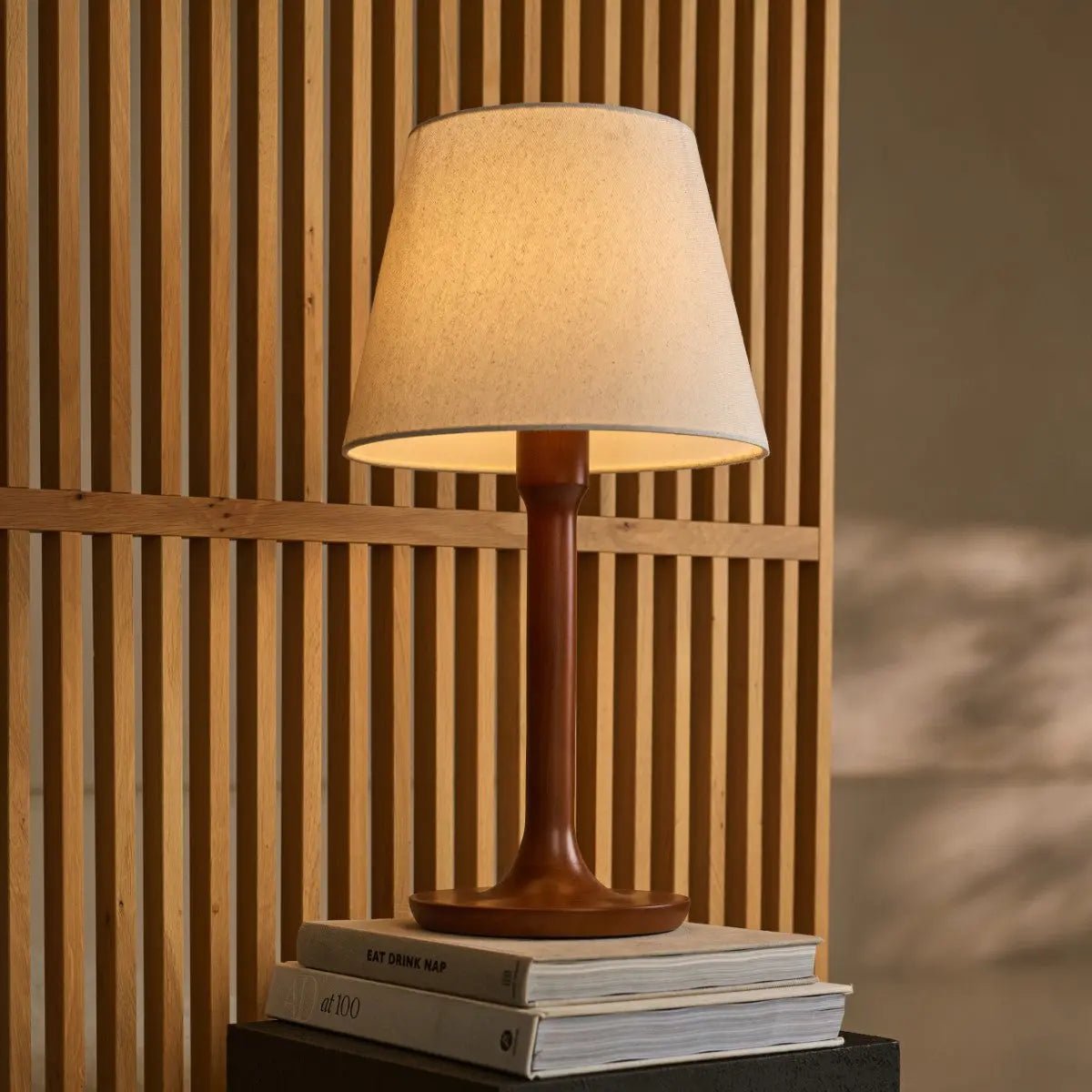 lamp voor vensterbank op boeken