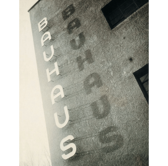 Logo Bauhaus op gebouw