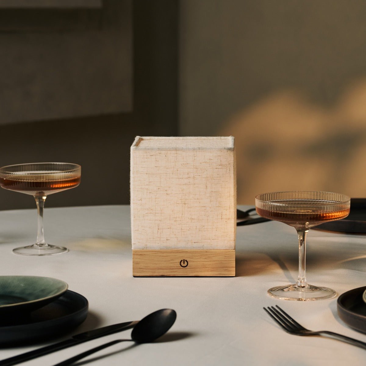 draadloze lamp op tafel
