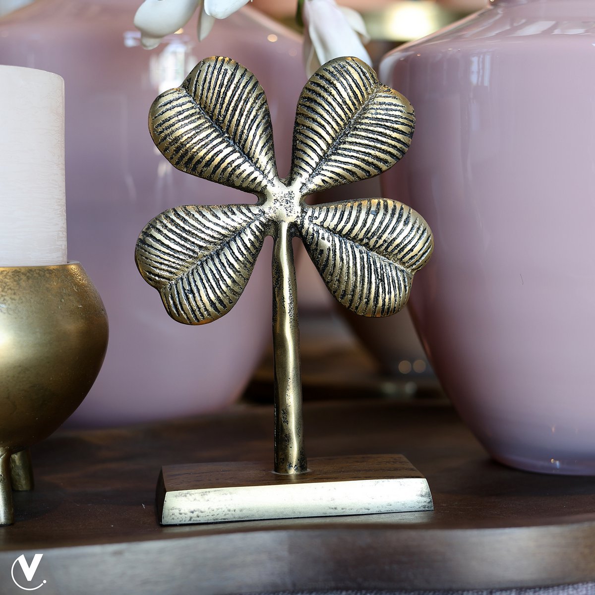 Klavertje vier ornament op tafel