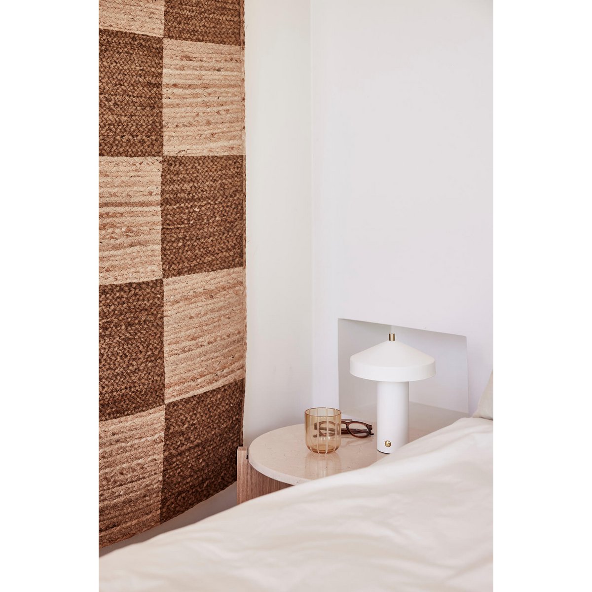 Lamp naast bed