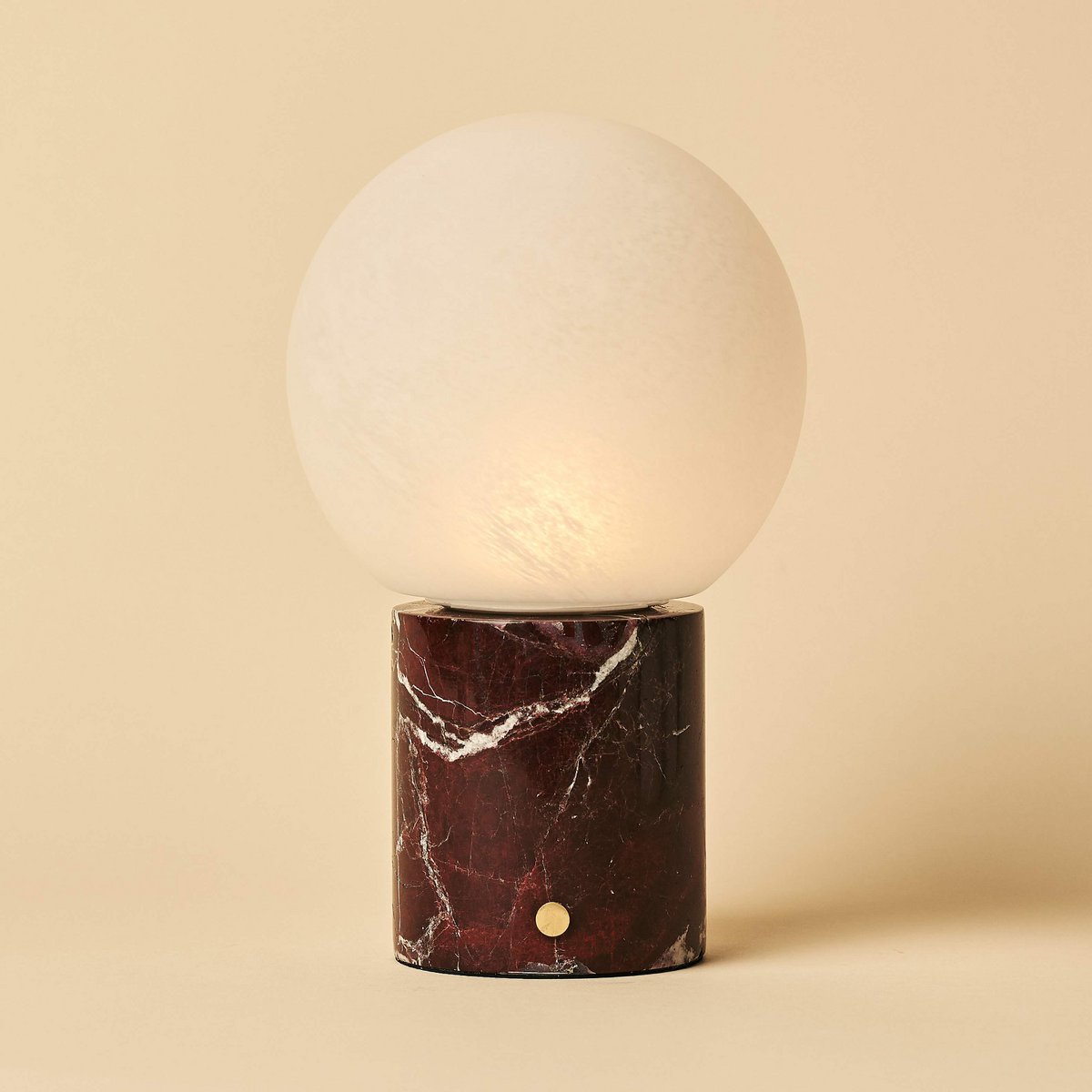 rode marmeren lamp