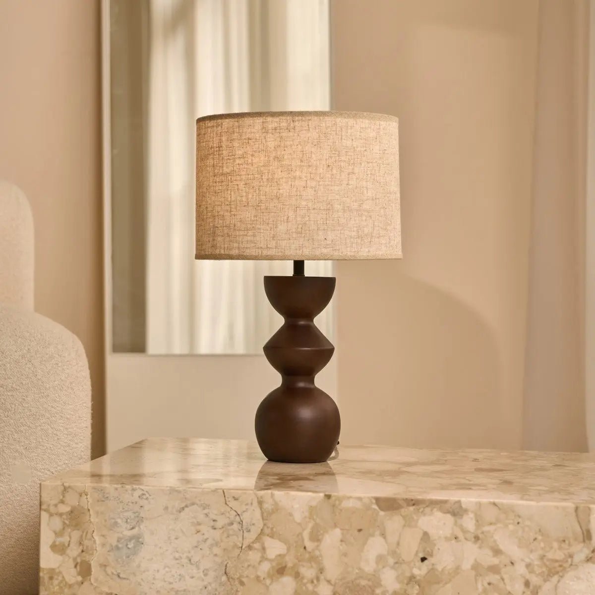 Klassieke houten lamp lichte omgeving