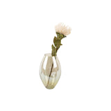 Glazen smalle vaas met bloem