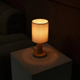 Lamp met lampenkap geeft licht