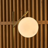 luxe rondvormige lamp geeft licht