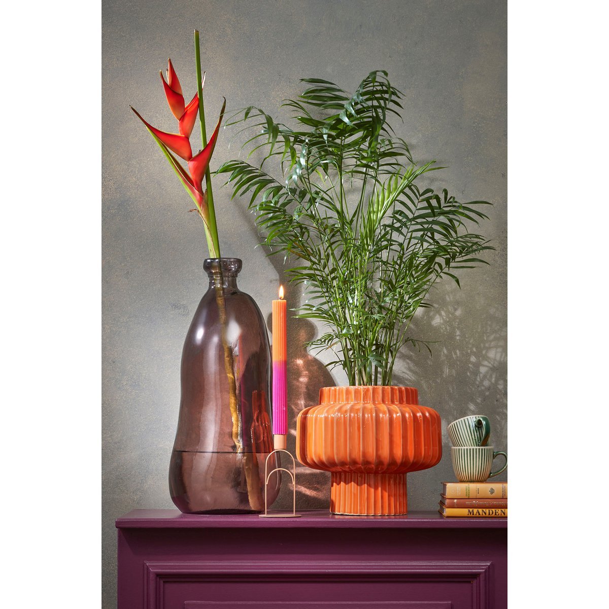 Pinto vaas mica decorations op kast