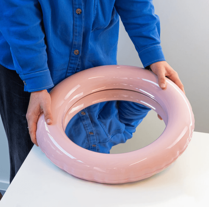 Joyce Spiegel Home Studyo in hand