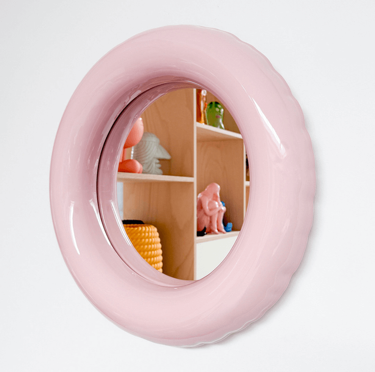 Joyce Spiegel Home Studyo aan muur