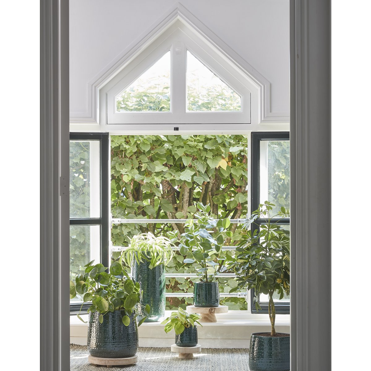 Houten plantenstandaard met bloempot