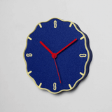 Margherita klok warren & Laetitia aan muur