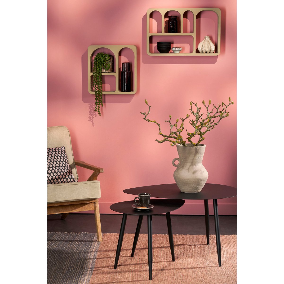 Vensterbank kast aan de muur