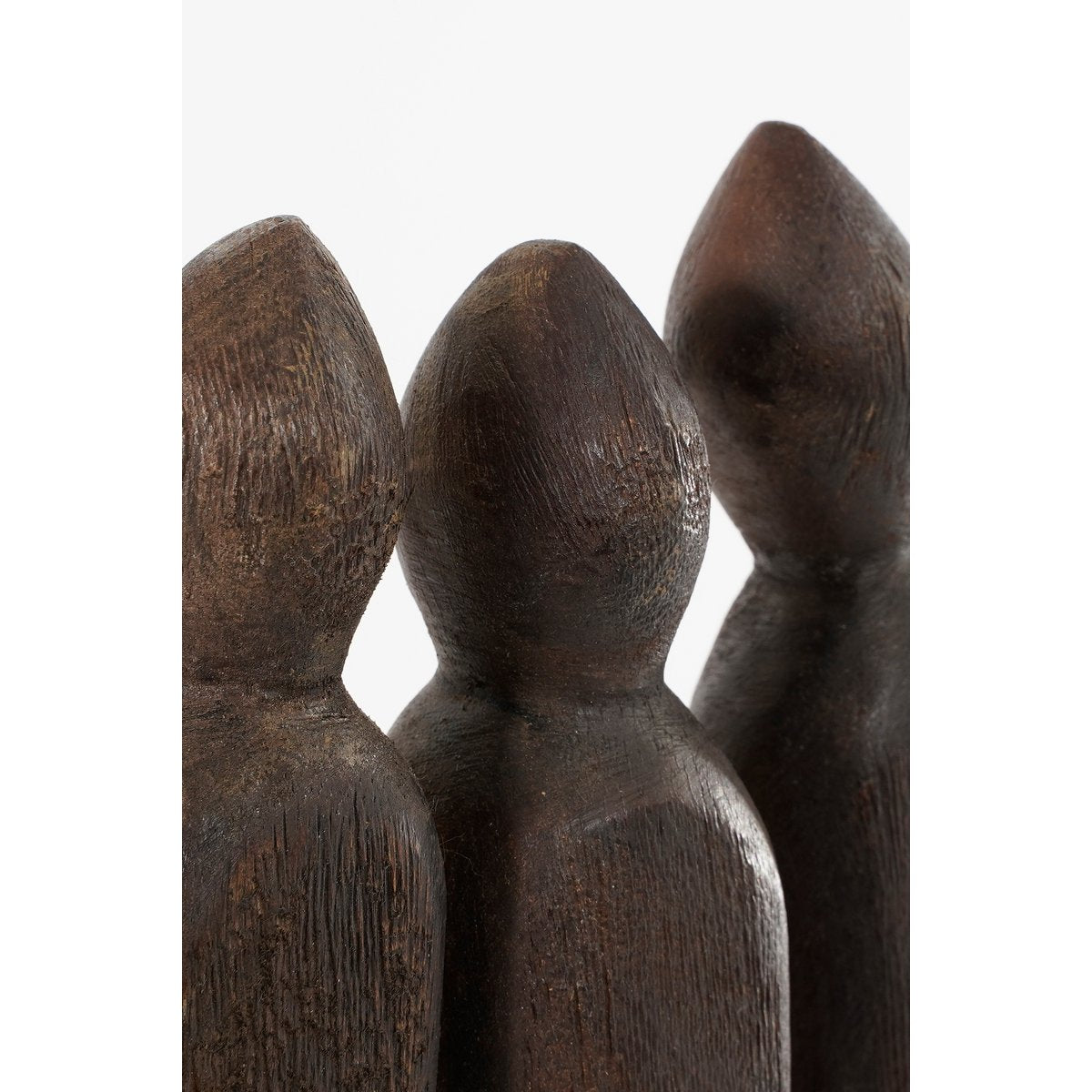 Beeld van mensen in hout materiaal