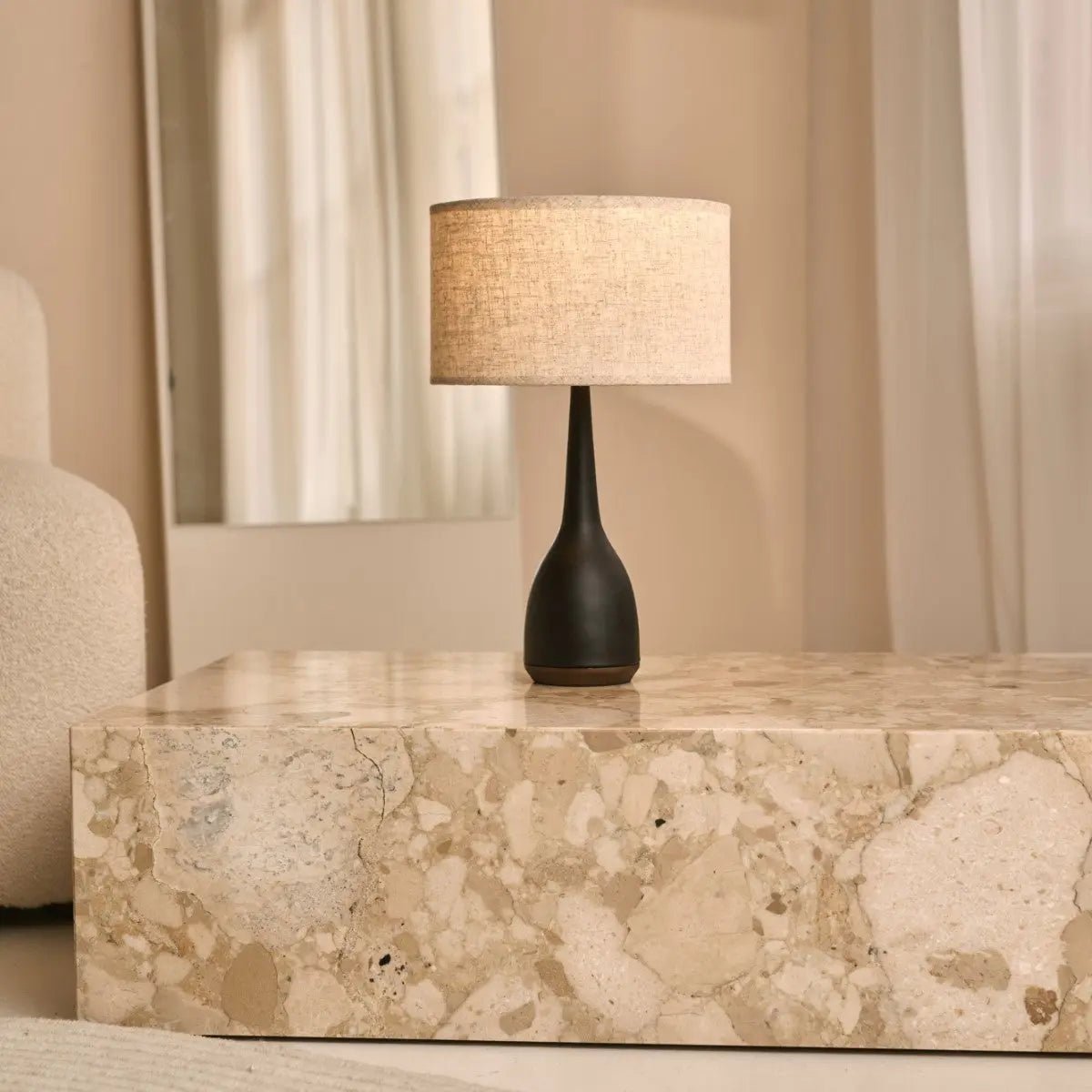 vintage stijl lamp op marmer