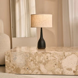 vintage stijl lamp op marmer