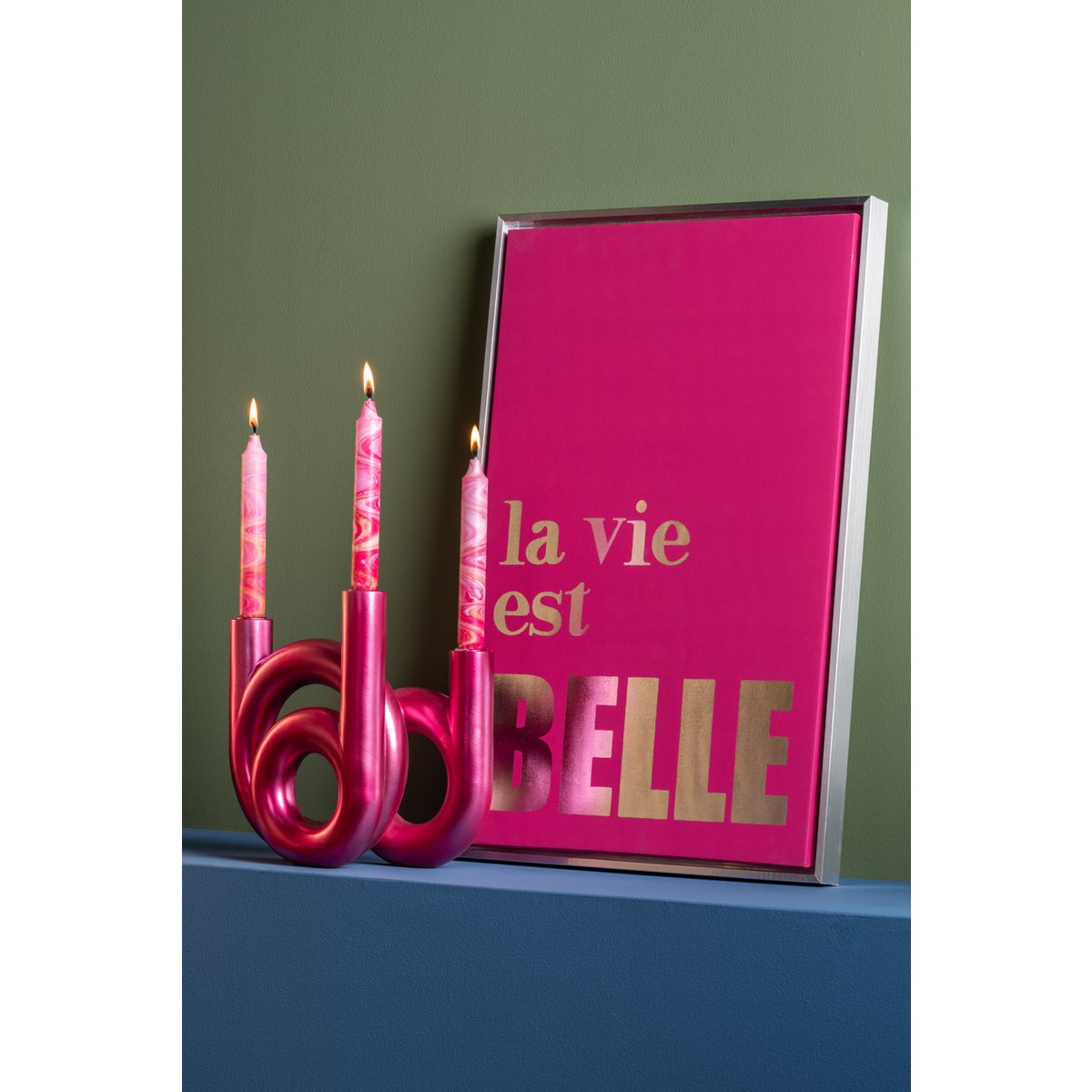 Kaarsenhouder ringen roze op kast