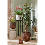 Hoge vaas als decoratie in huis