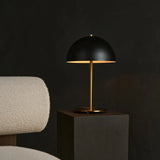 Luxe tafellamp geeft licht