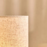 Oplaadbare lamp met lampenkap van dichtbij