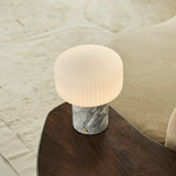 Renior lamp wit marmer op stoel