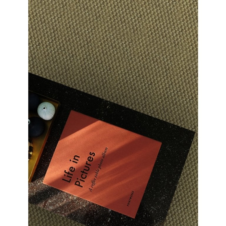 fotoalbum als Koffietafelboek op tafel