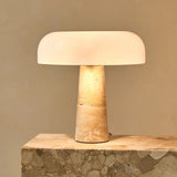 Tavertijn lamp met wit glas geeft licht