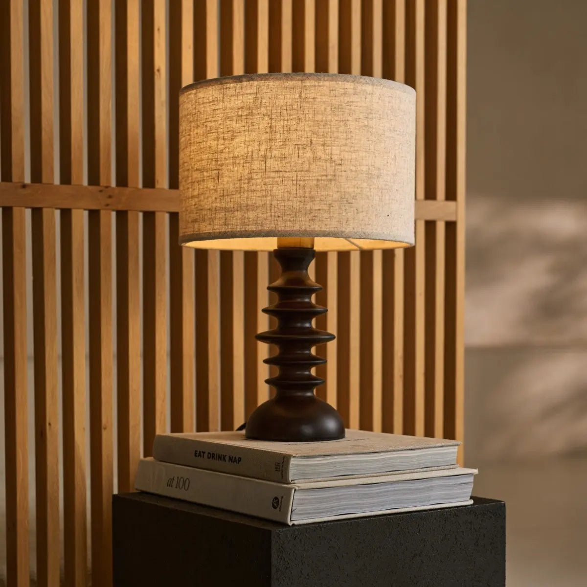 Vensterbank lamp landelijke op boeken