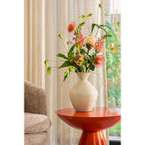 Beige vaas op tafel