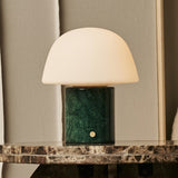 Paddenstoel vormige lamp in kast