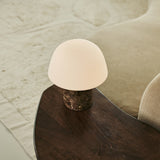 lamp bruin marmer  op stoel