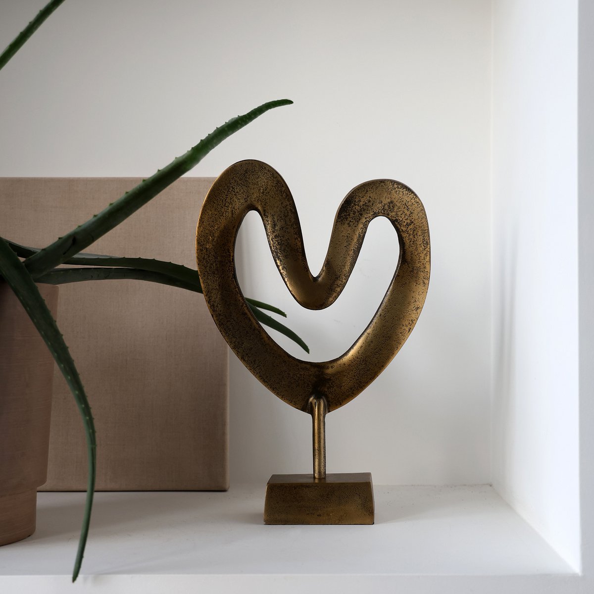 hartjes ornament in kast