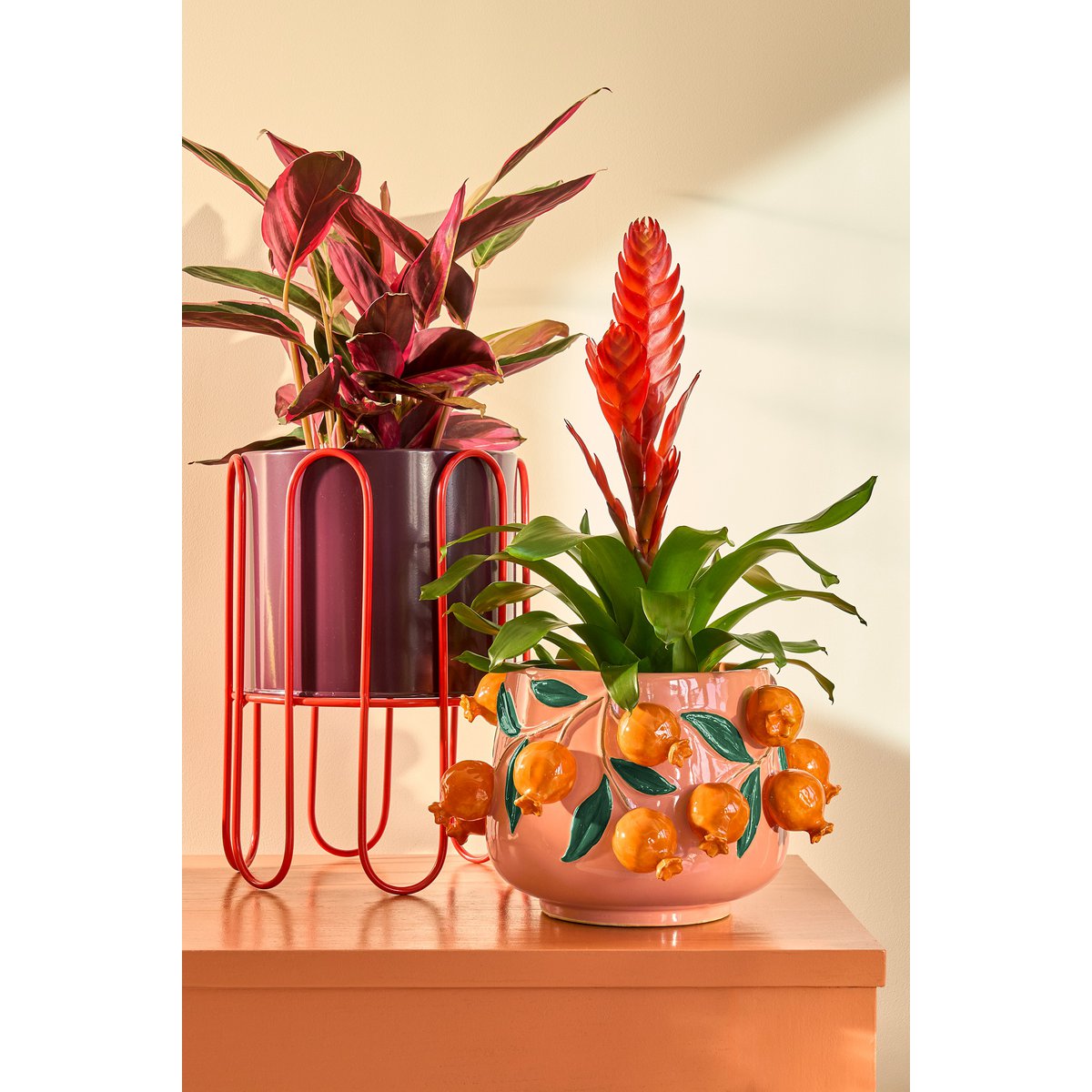 Dione bloempotten mica decorations op kast