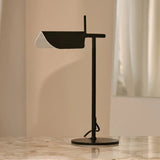 zwarte design bureaulamp op keuken