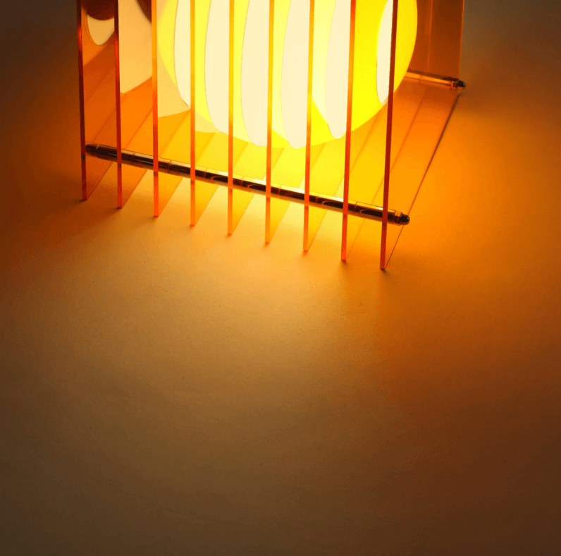 Lop lamp bang oranje geeft licht