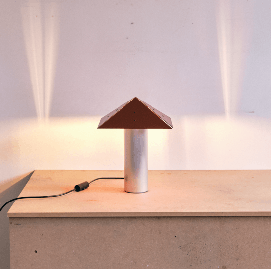 Chimney Tafellamp rood geeft licht