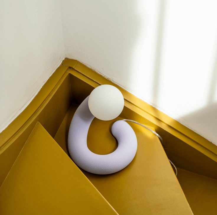 Big Boa Lamp op een trap