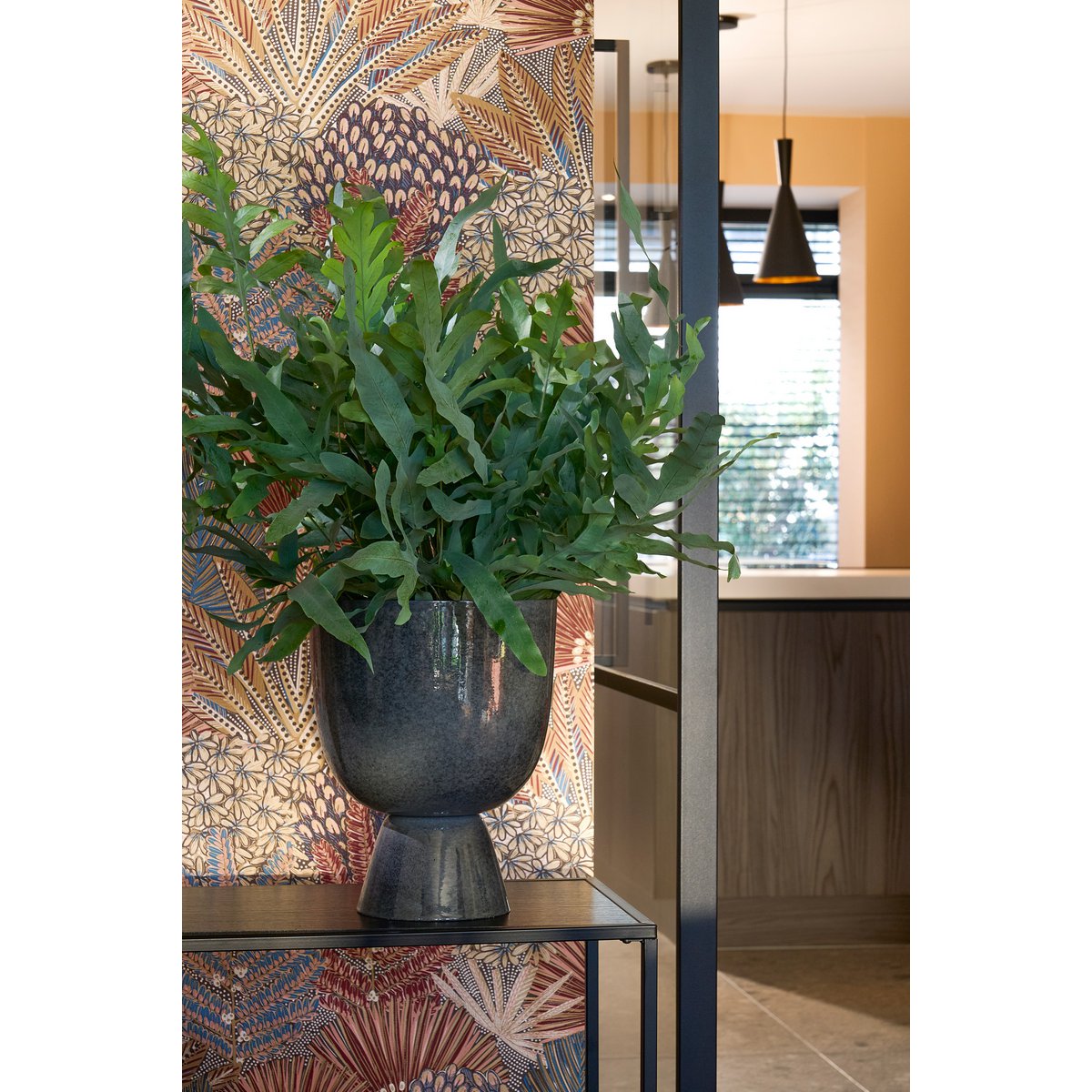 Verhoogde bloempot met plant