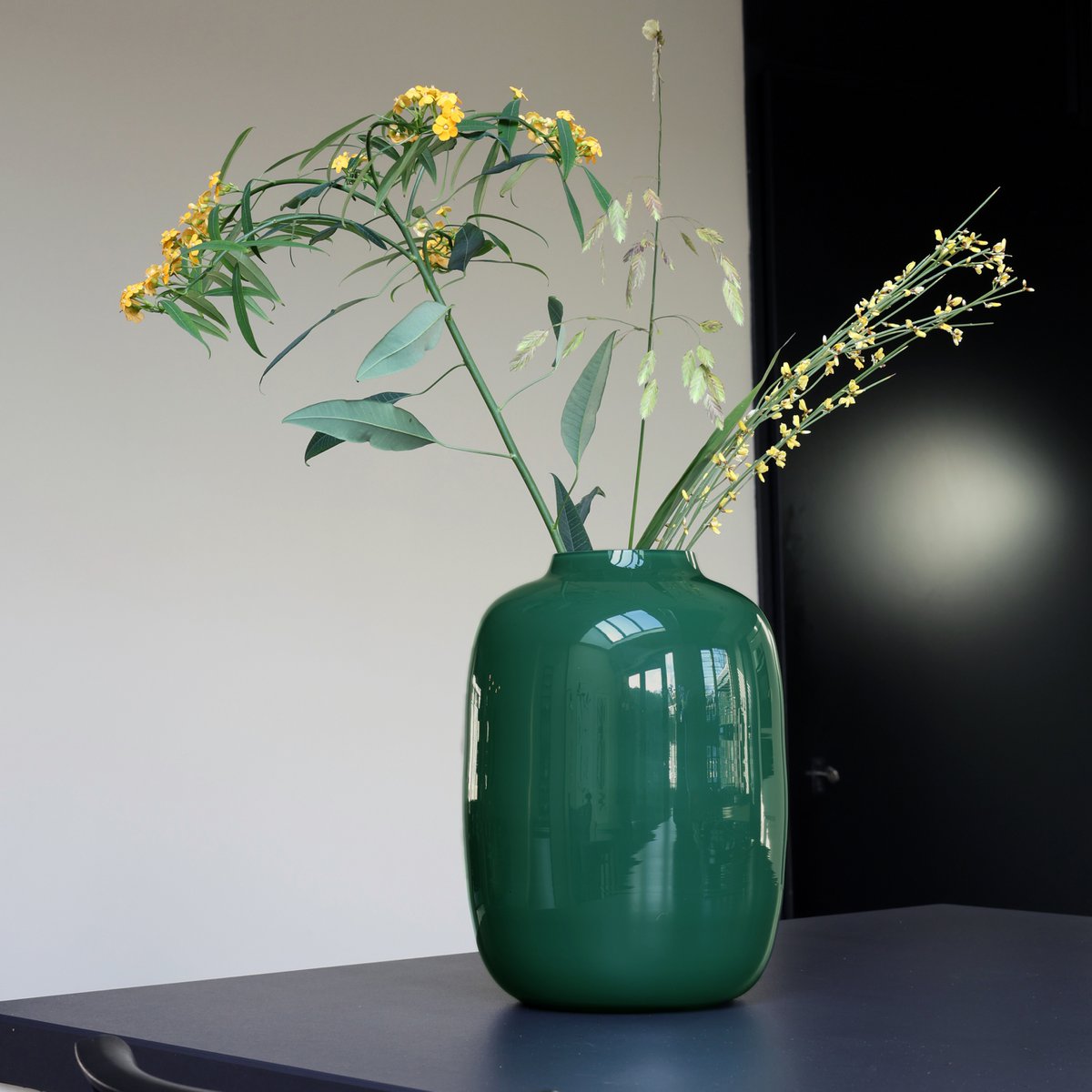 Vaas artic groen op tafel