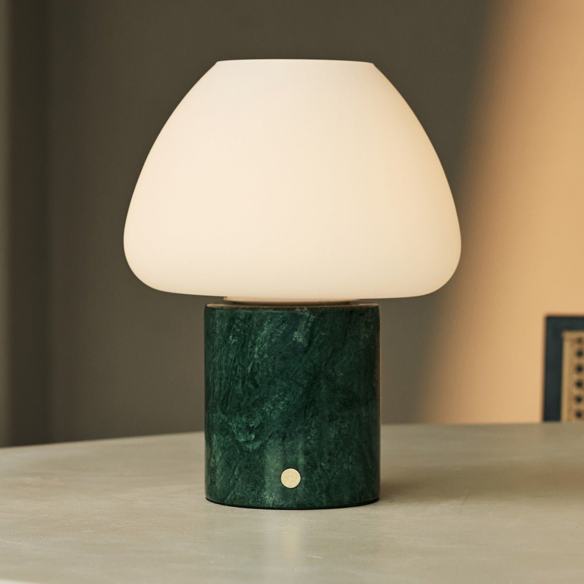 Lamp groen marmer op tafel