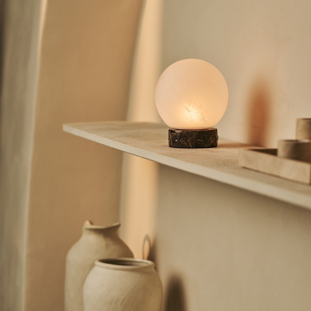 Kleine lamp in kast