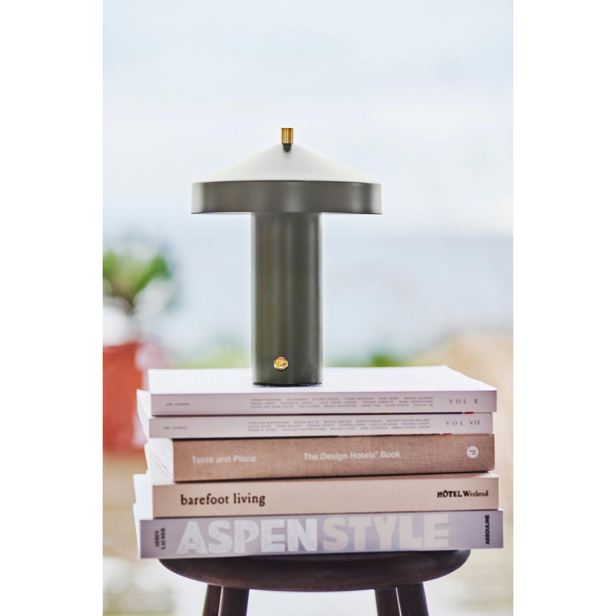 Groene design lamp voor een raam