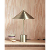 Gouden lamp in japanse stijl in kast
